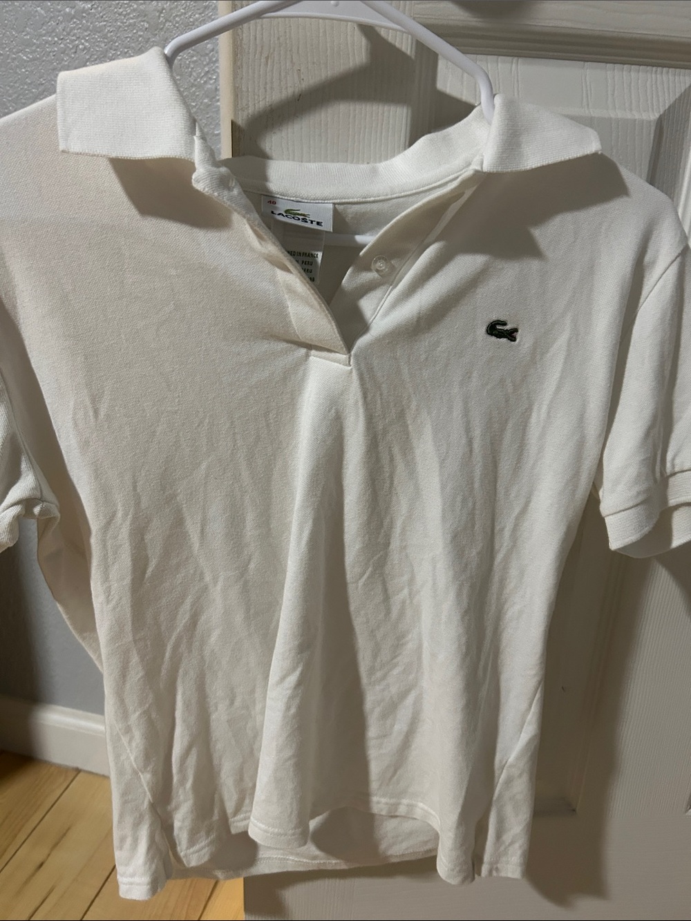 Lacoste White Short-Sleeve Polo with Embroidered Crocodile